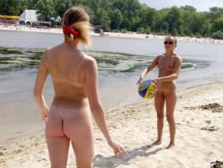Nude girls by the river - 10 38/50