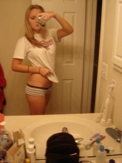 Selfshots - blonde show her naked body 8/43