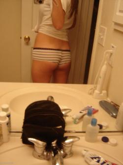 Selfshots - blonde show her naked body 10/43