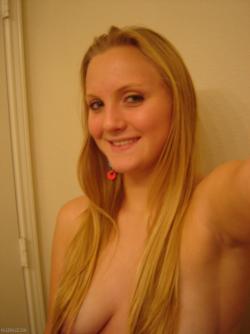 Selfshots - blonde show her naked body 20/43