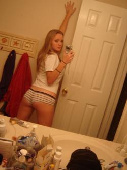 Selfshots - blonde show her naked body 22/43