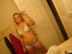 Selfshots - blonde show her naked body 24/43