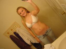 Selfshots - blonde show her naked body 28/43