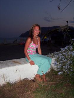 Young couple on vacation(26 pics)