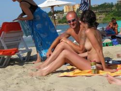 Couples in vacation - bulgarian beach 18/22