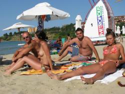Couples in vacation - bulgarian beach 19/22