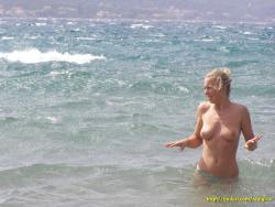 Beach and sex - horny amateur blonde girl 37/50