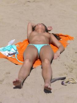 Exclusive cute girl beach candid 12/58