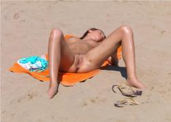 Exclusive cute girl beach candid 45/58