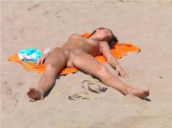 Exclusive cute girl beach candid 56/58