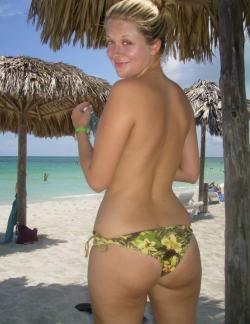 Sexy spanish girl on the beach 22/33