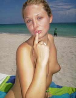 Sexy spanish girl on the beach 27/33