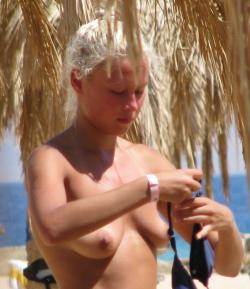 Blond beach girl problems with the bikini 27/47