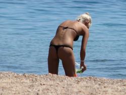 Blond beach girl problems with the bikini 30/47