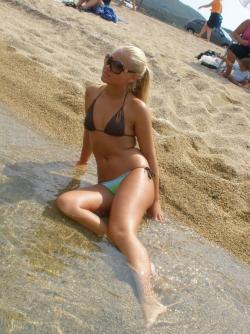 Sexy blonde and her pics from beach and hotelroom 96/147