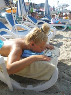 Sexy blonde and her pics from beach and hotelroom 121/147