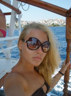 Sexy blonde and her pics from beach and hotelroom 133/147