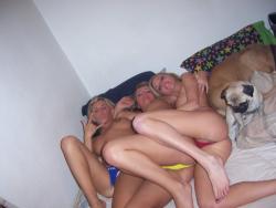 Three girls have a lesbian fun 25/72