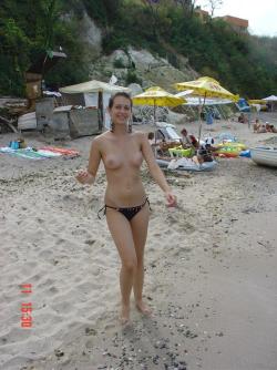 Beach topless 1 27/105