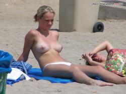 Beach topless 2 5/100