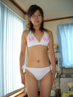 Shaved pussy of young asian girl 137/493