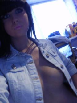 Selfshots - amateur girl 14/96