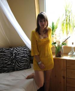 Cindy - amateur teen in yellow undies 9/102