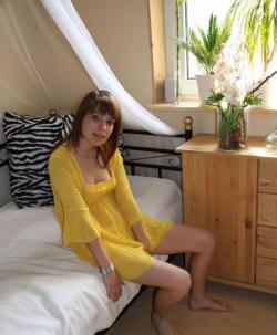 Cindy - amateur teen in yellow undies 21/102