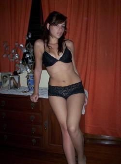 Melina - amateur teen from argentina in lingerie 145/160