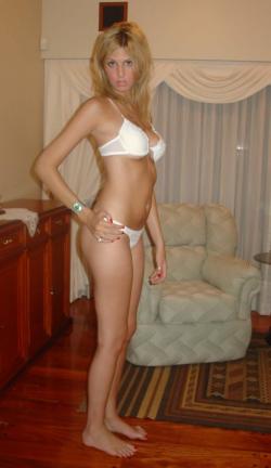 Luciana - amateur from argentina posing in undies 7/10