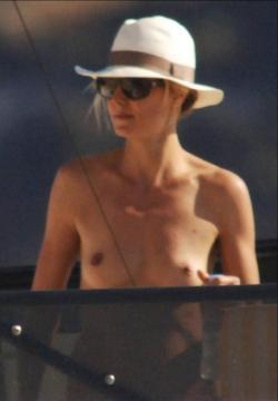 Heidi klum topless on yacht 1/8