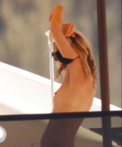 Heidi klum topless on yacht 3/8