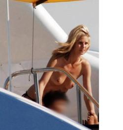 Heidi klum topless on yacht 7/8