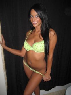 Sofia - sexy amateur in green undies 8/21