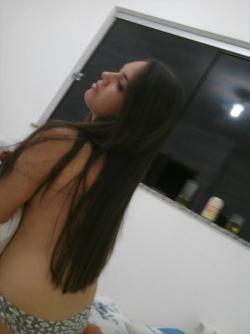 Brazilian college  friends makes selfshots 21/25