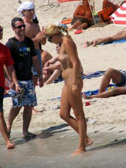 Beach flashing - nude in public beach - 13 10/59