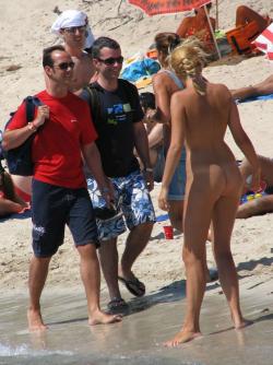 Beach flashing - nude in public beach - 13 12/59