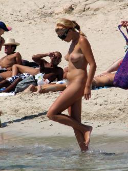 Beach flashing - nude in public beach - 13 15/59