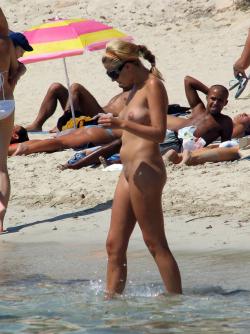 Beach flashing - nude in public beach - 13 17/59