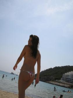 Julieta - amateur teen vacation beach pics 30/34