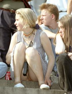 Amateur upskirt 04 32/45