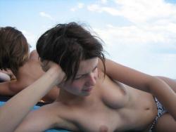 A good topless girl on the beach 2/8