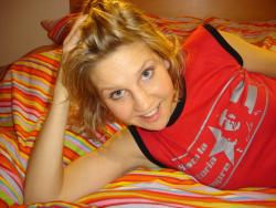 Selfshots - amateur teen in undewear on the bed 6/40
