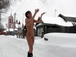 Outdoor naked teen on the snow 11/76