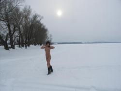Outdoor naked teen on the snow 19/76