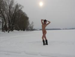 Outdoor naked teen on the snow 25/76