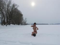 Outdoor naked teen on the snow 26/76