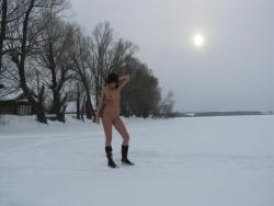 Outdoor naked teen on the snow 71/76