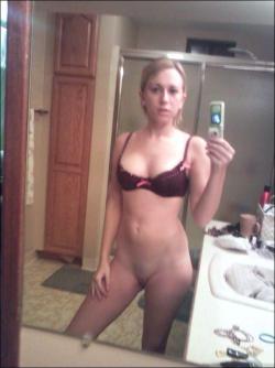 Selfshots - blonde girl in front of mirror 16/33