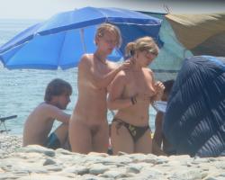 Trio of hot german teens naked on the beach 15/70